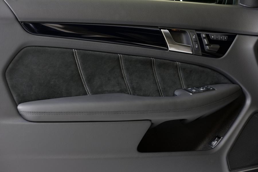  Mercedes-Benz C63 AMG Coupe Edition 507 2013 года  (фото 9 из 20)